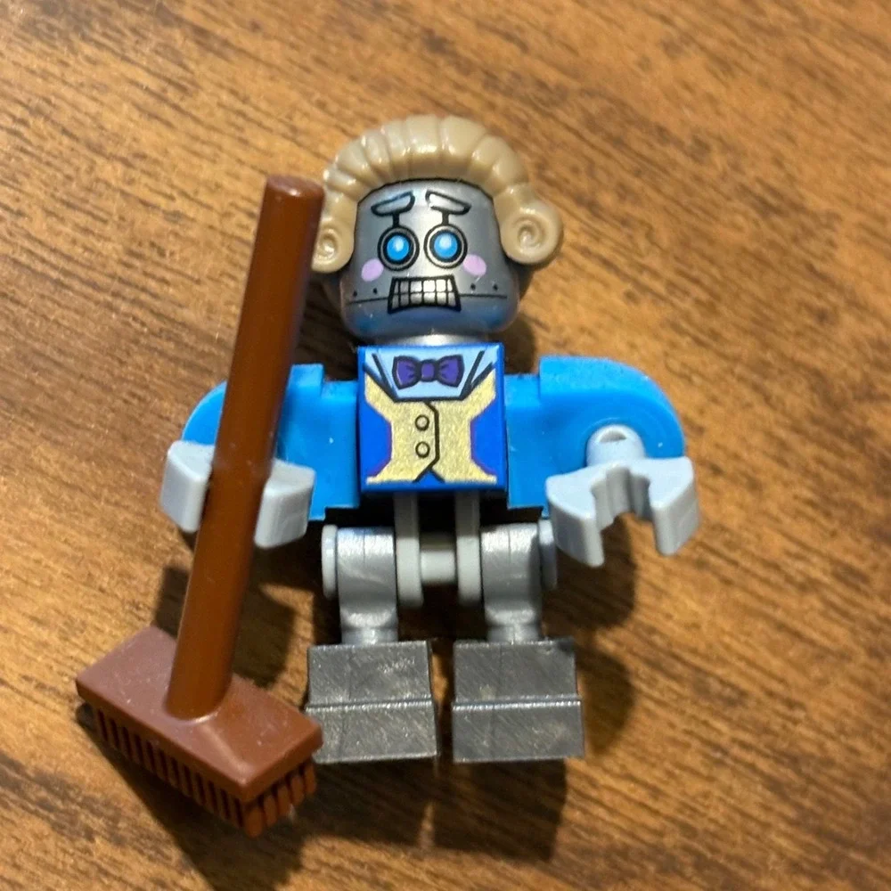LEGO Nexo Knights Protocol Bot Minifigure 70357 Fancy Pants Robot nex114 Broom